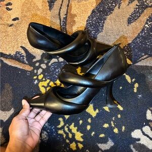 JW PEI Sara Pumps Black with Classic Elegance